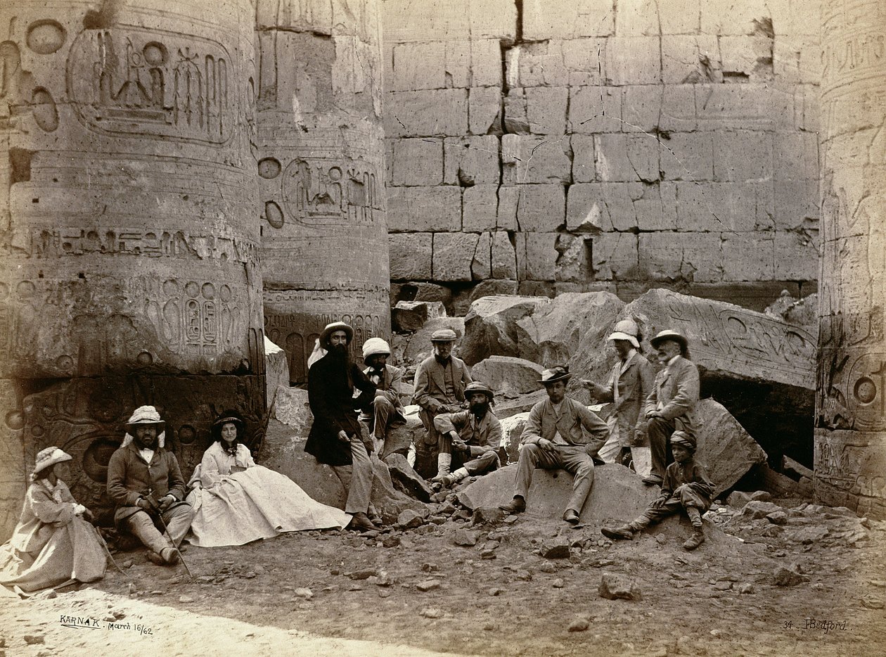 柱のホール、カルナック、テーベ、1862での集合写真 作： フランシス・ベッドフォード
