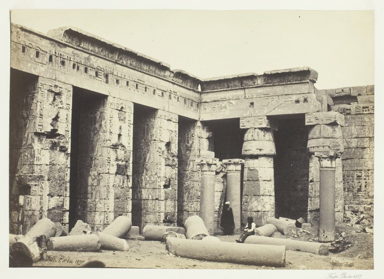 Medinet Habbo の内廷、テーベ、1857 年。 作： フランシス・フリス