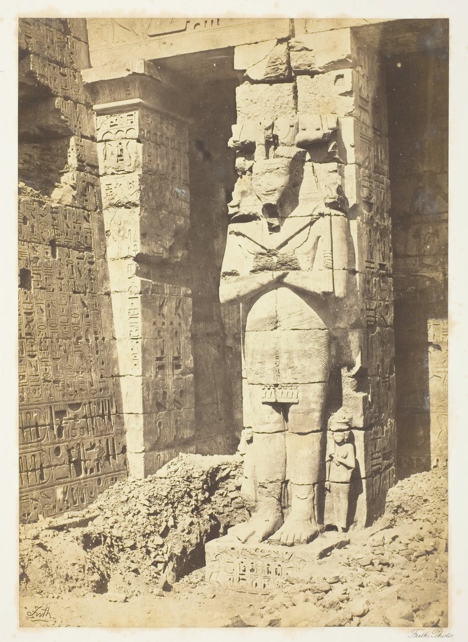 Medinate-Haboo の Osirid フィラー、c。 1857年。 作： フランシス・フリス