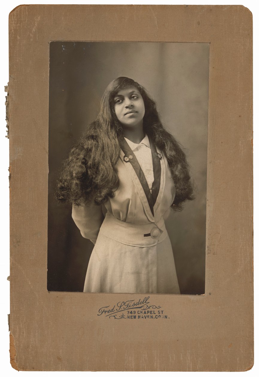 女性の肖像,c.1910年（写真） 作： フレッド・S・ティスデル