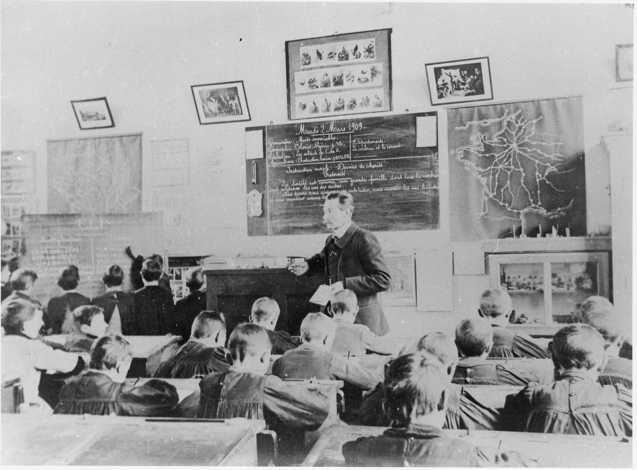 小学校の算数クラス、オルメ、1909年3月2日 作： フランスの写真家