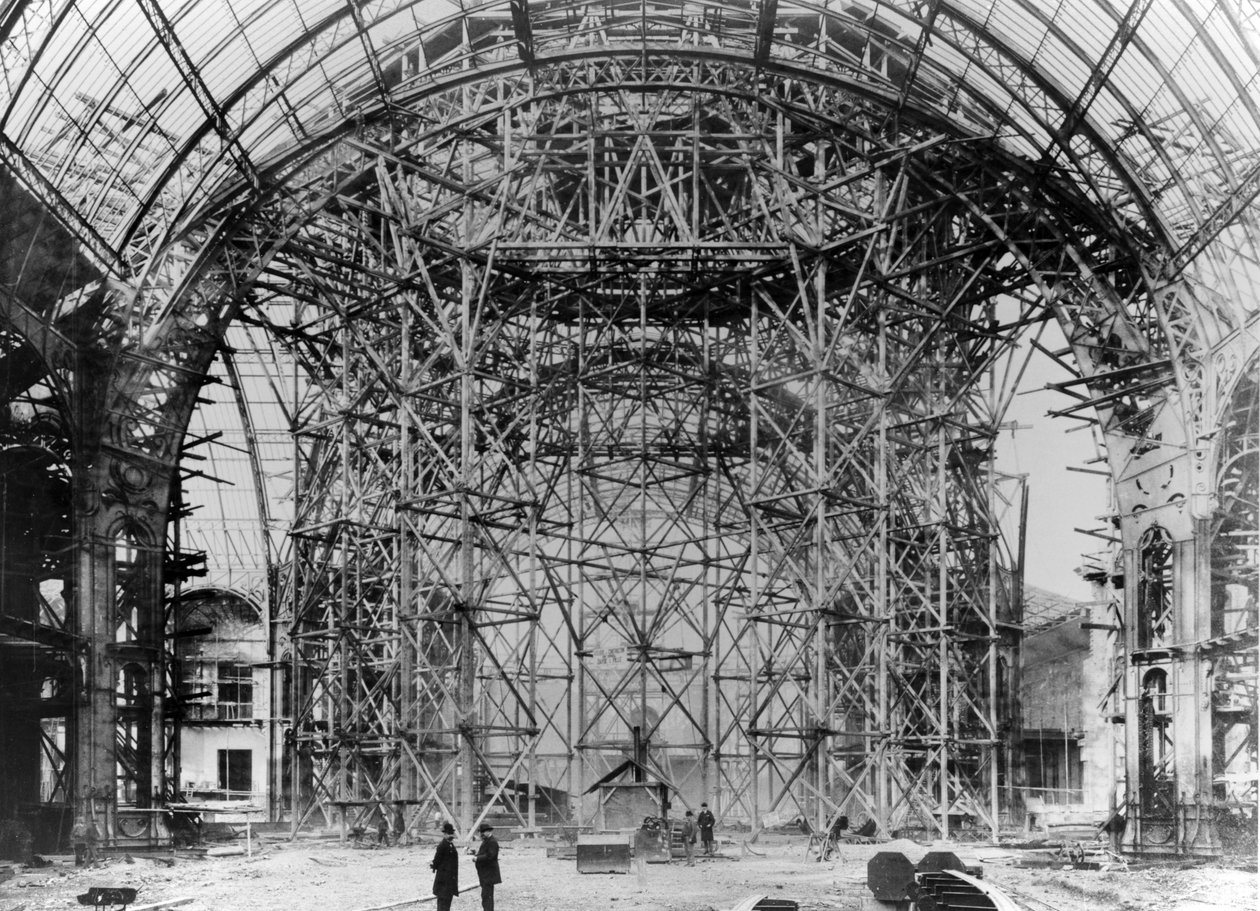 パリのグランパレの建設、1898年〜9月 作： フランスの写真家
