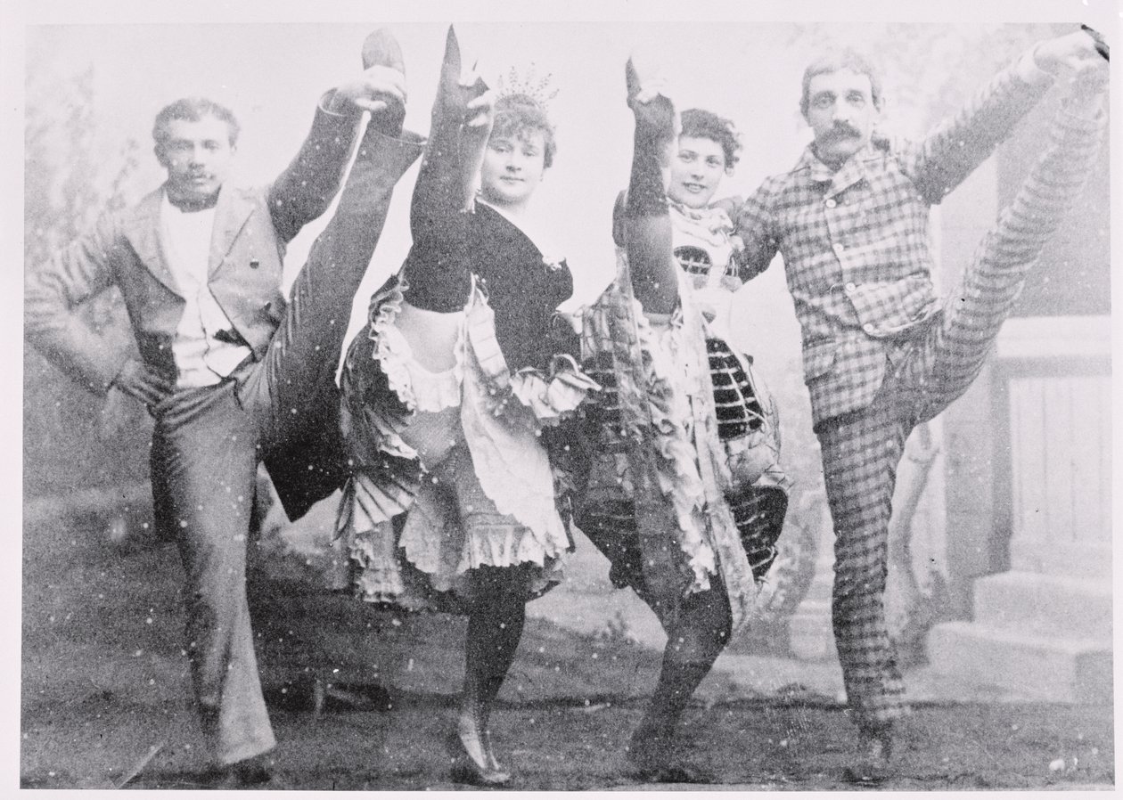 19世紀後半にカンカンを踊る 作： フランスの写真家