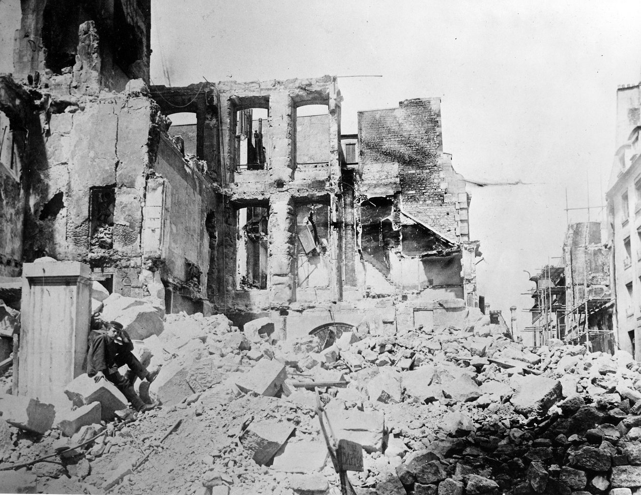 1870年のパリの包囲中にプロイセン軍によって引き起こされた破壊 作： フランスの写真家