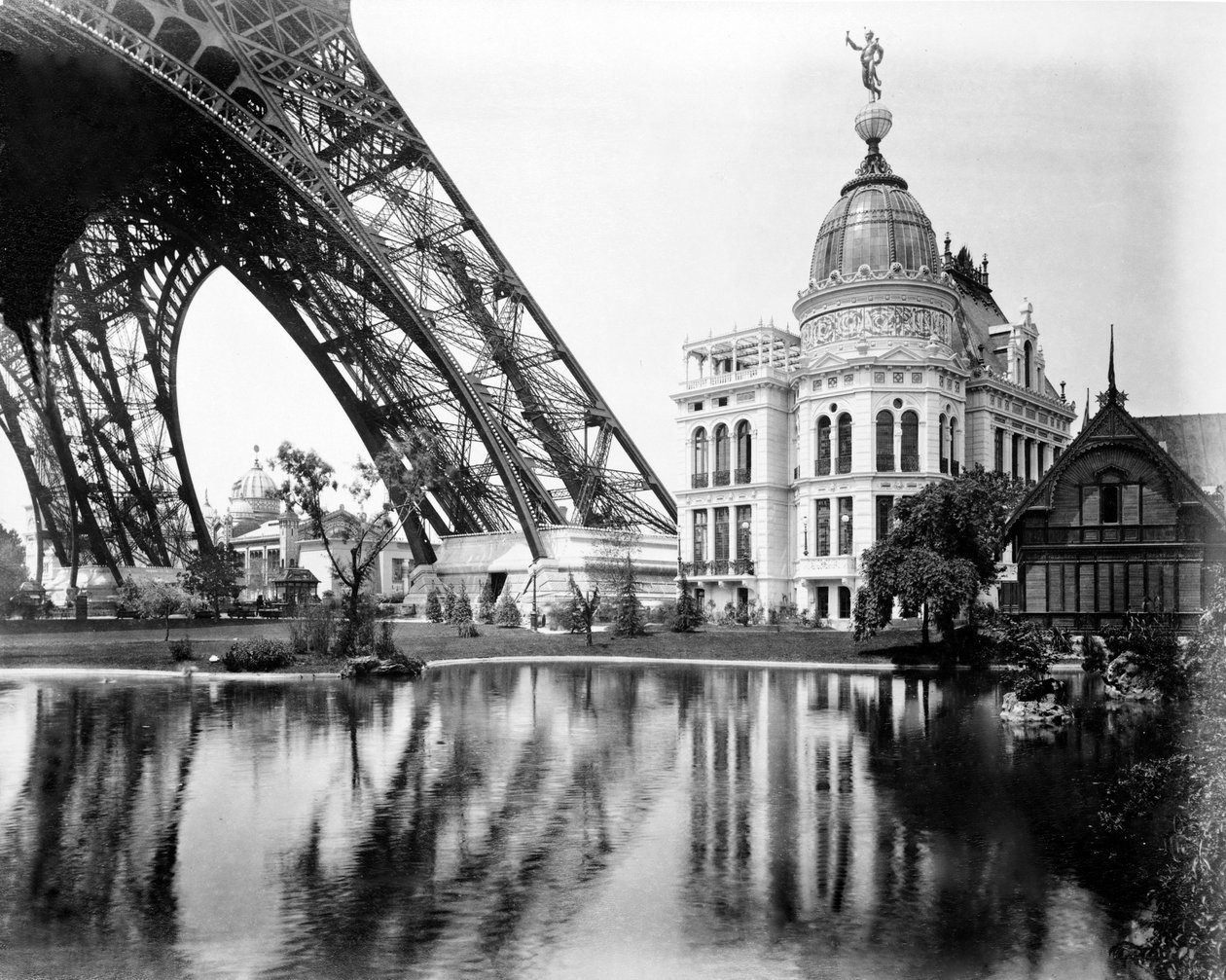 ガスパビリオンとスウェーデンのシャレー、パリ展、1889 作： フランスの写真家