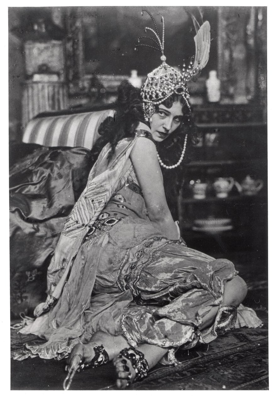 シェヘラザードのゾベイデとしてのアイダルビンスタイン（1885-1960年頃）、1910年頃 作： フランスの写真家