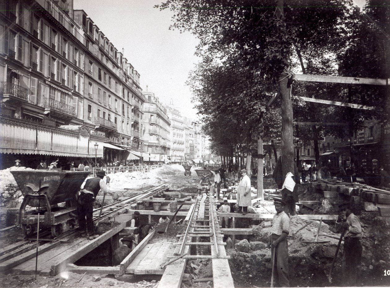 1903年、パリ地下鉄のリニュ1にセントポール駅を作る 作： フランスの写真家