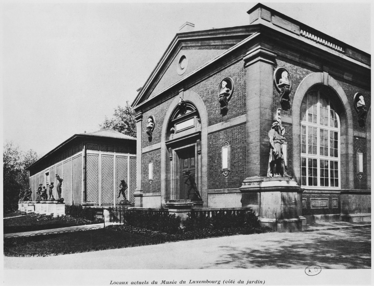 ルクセンブルグ美術館、パリ、1910 作： フランスの写真家