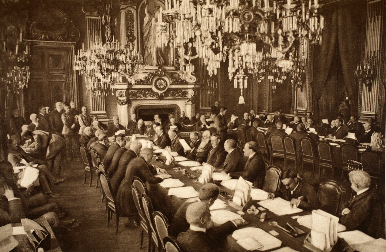 1919年1月18日、パリでの平和会議の開会式 作： フランスの写真家