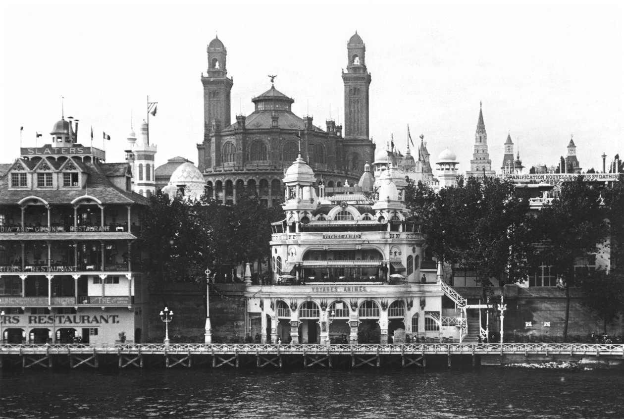 川沿いのパビリオン、1900年の万国博覧会 作： フランスの写真家