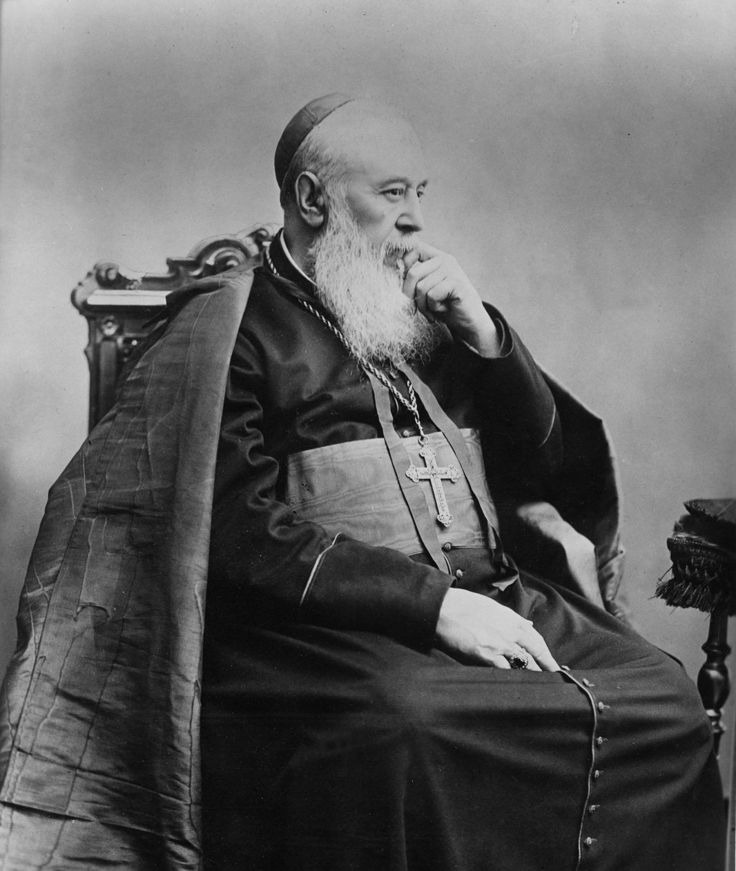 チャールズ・ラヴィジェリーの肖像、1882-92 作： フランスの写真家