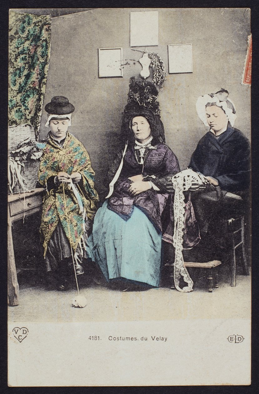 ヴェレーの衣装を描いた絵葉書、1900年頃（カラー写真） 作： フランスの写真家