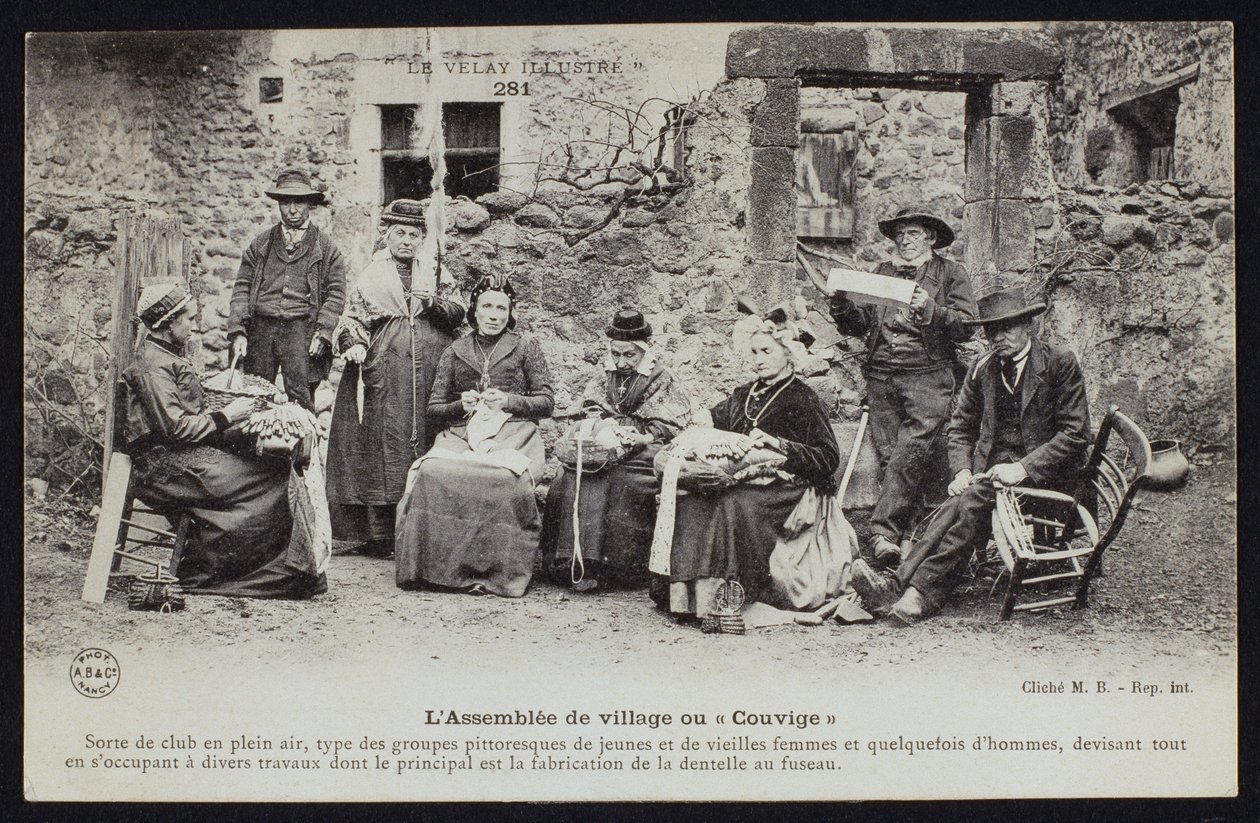 村人の集まりやクビジュを描いた絵葉書、ルピュイアンヴレ、1900年頃 作： フランスの写真家