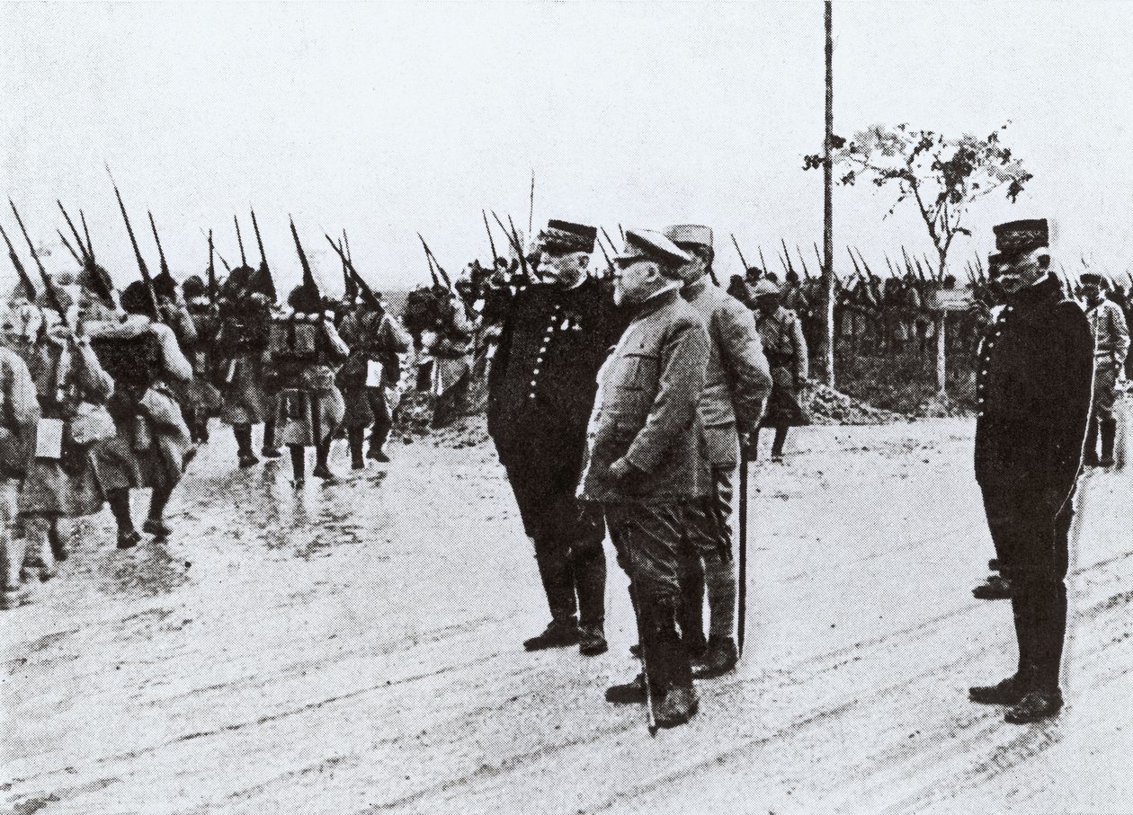 正面にレイモンドポアンカレ（1860〜1934）と将軍ジョフル（1852〜1931） 作： フランスの写真家