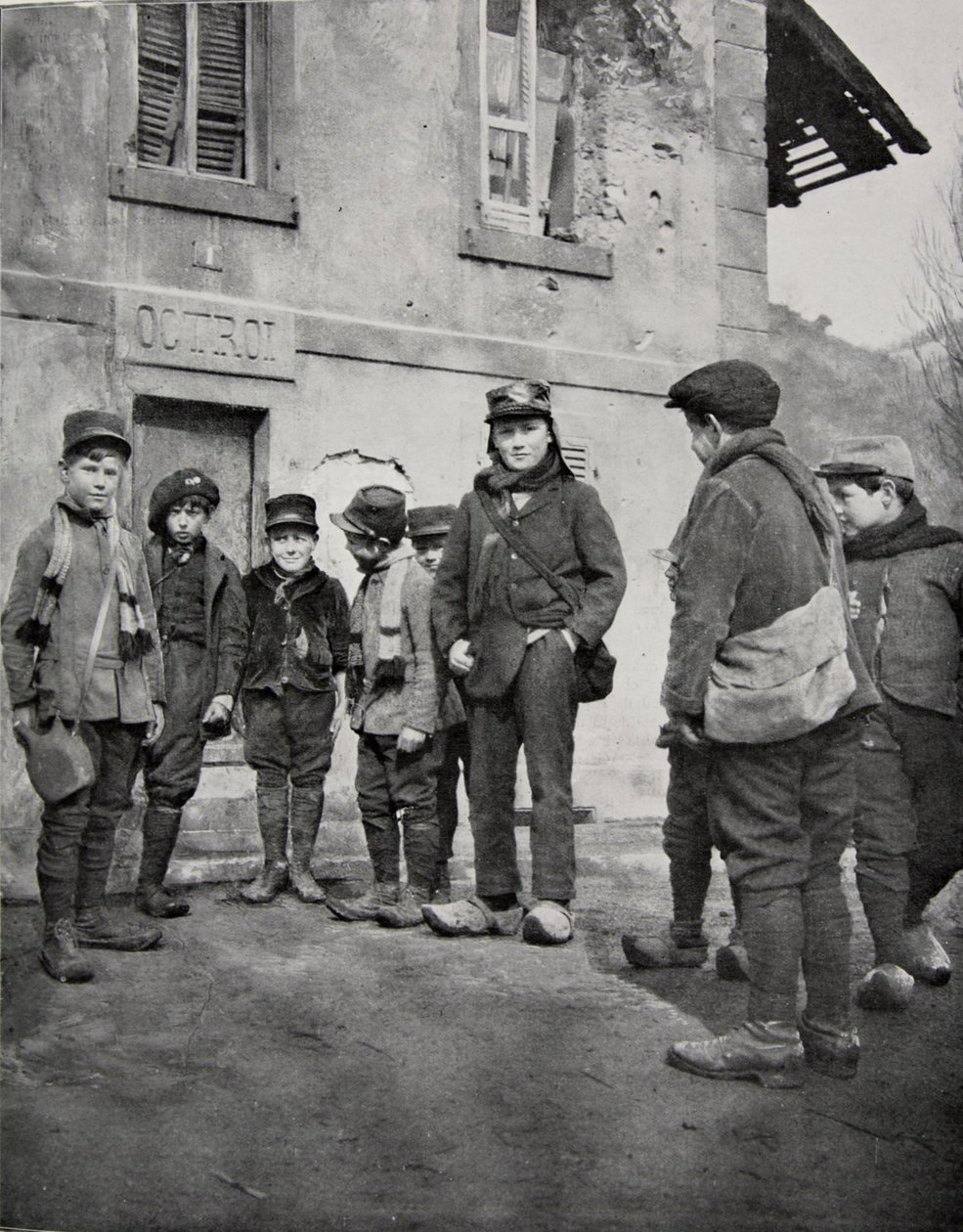 1915年、アルザスの学童 作： フランスの写真家
