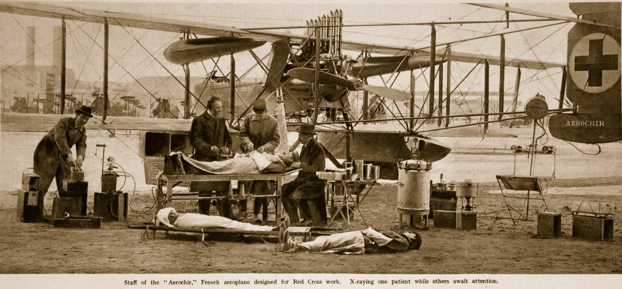 赤十字作業用に設計されたフランスの飛行機、Aerochirのスタッフ、1914年〜19年 作： フランスの写真家