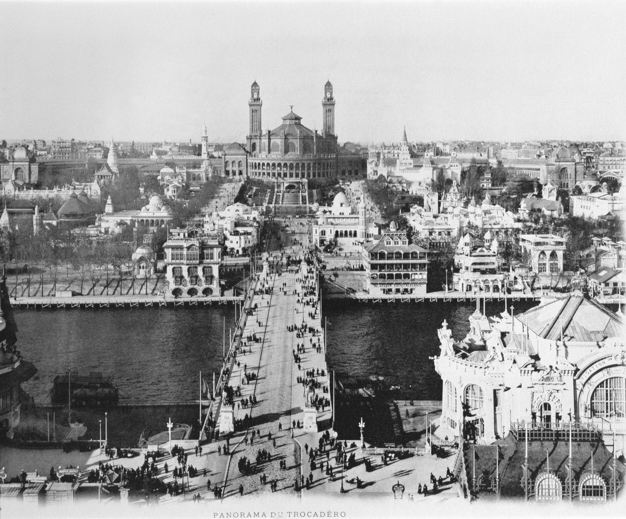 エッフェル塔から見たトロカデロ-1900年パリの万国博覧会 作： フランスの写真家