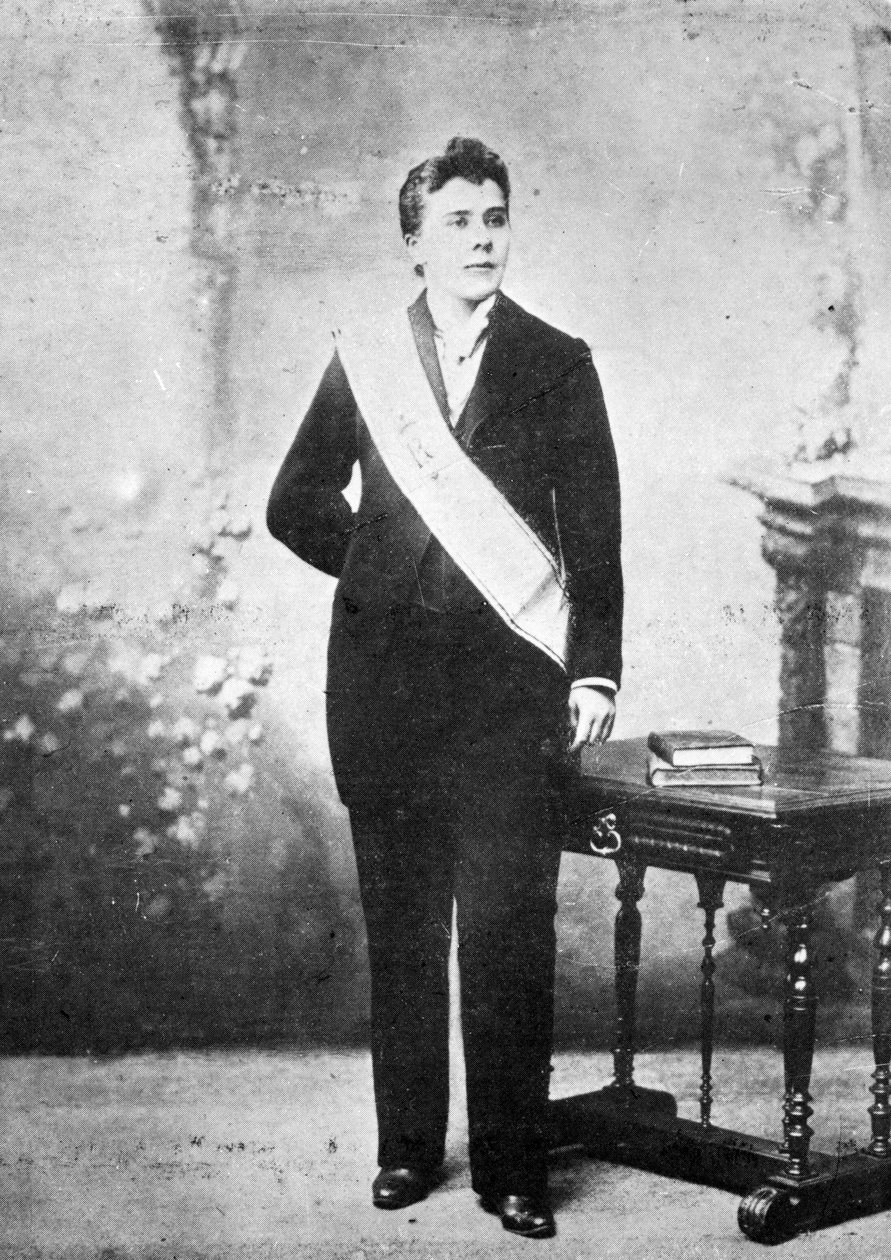 1895年頃、パラディズムの監察官に扮した、いわゆるダイアナヴォーン 作： フランスの写真家