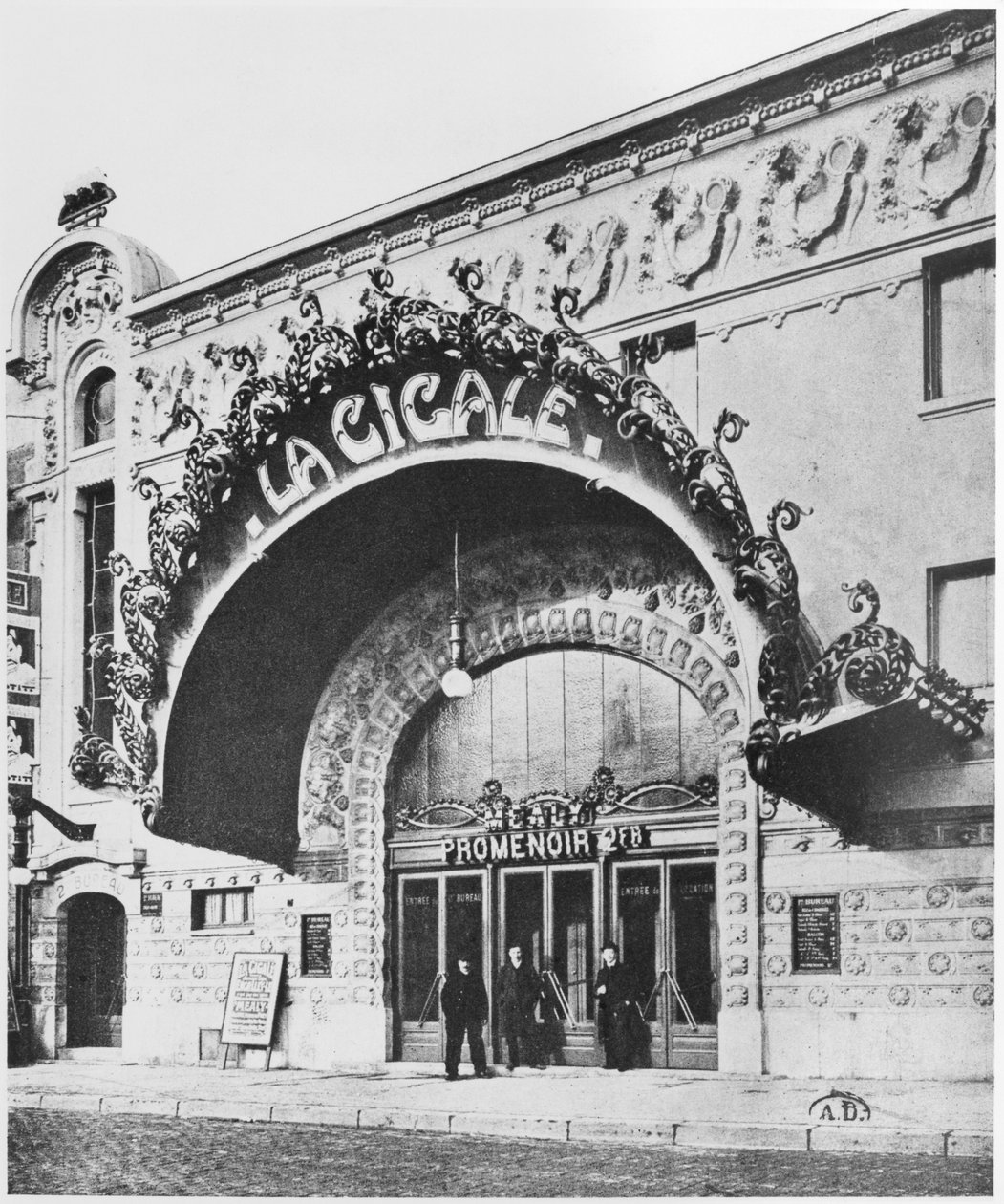 Theater La Cigale、120 Boulevard Rochechouart、パリ、c.1900 作： フランスの写真家