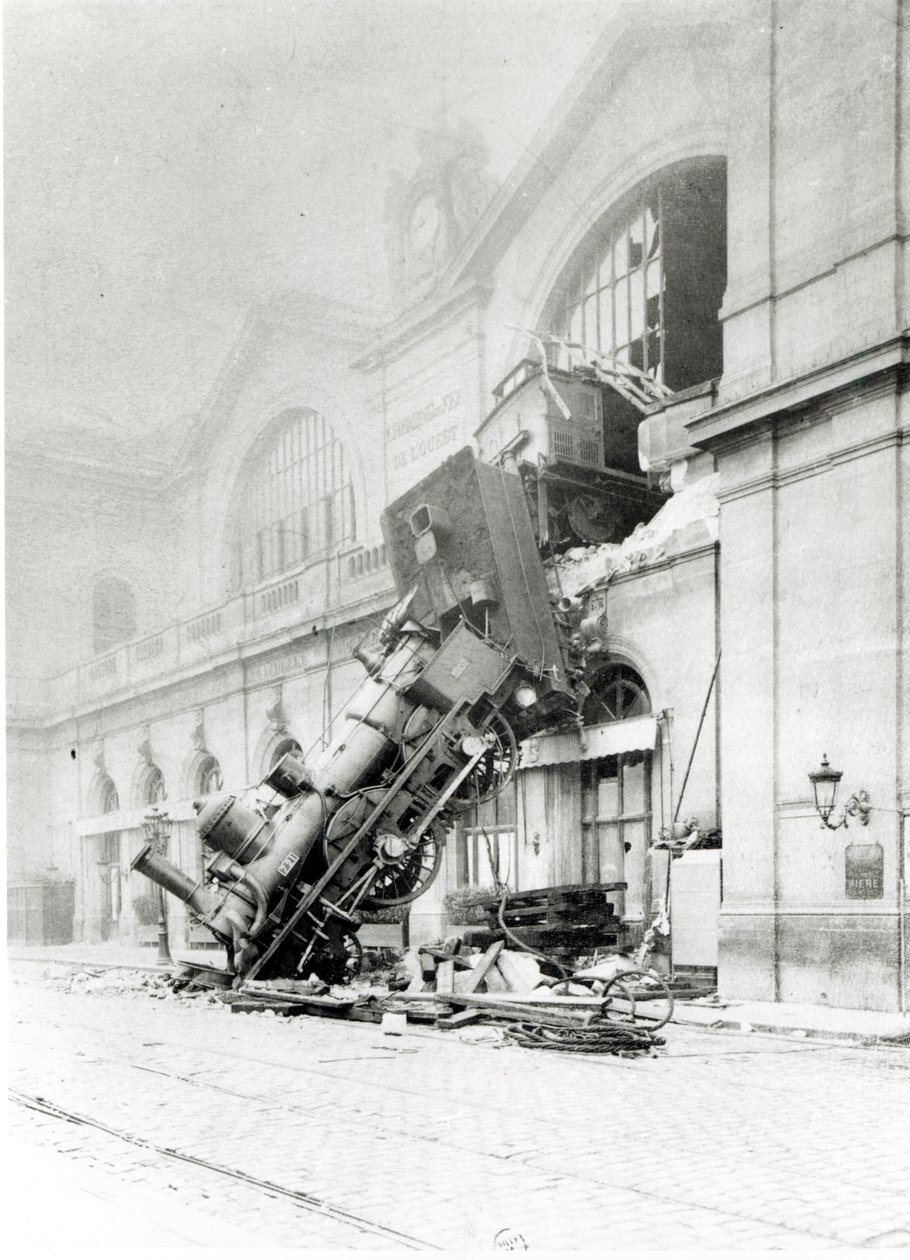 1895年10月22日、パリのモンパルナス駅での列車事故 作： フランスの写真家