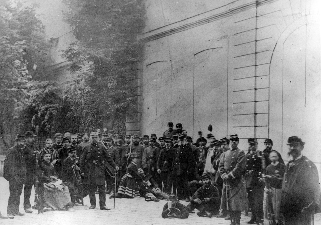パリのコミューンの軍隊、1871 作： フランスの写真家