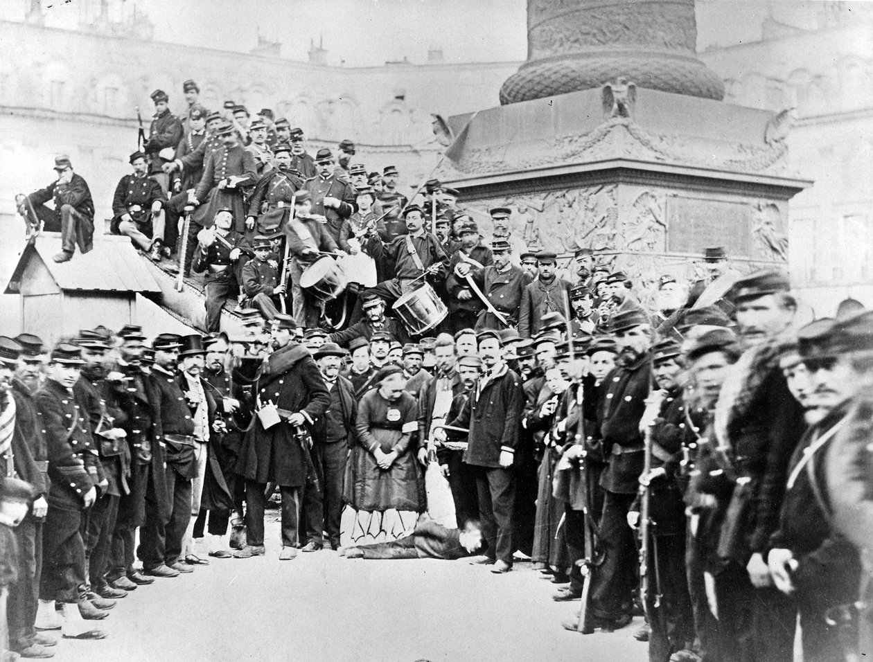 ヴァンドーム広場のパリコミューンの部隊、1871年 作： フランスの写真家