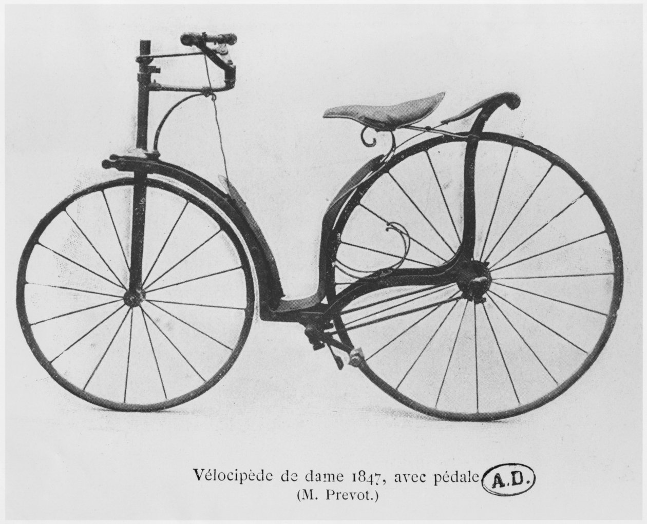 1847年に設計された女性のためのVelocipede、ペダル付き 作： フランスの写真家