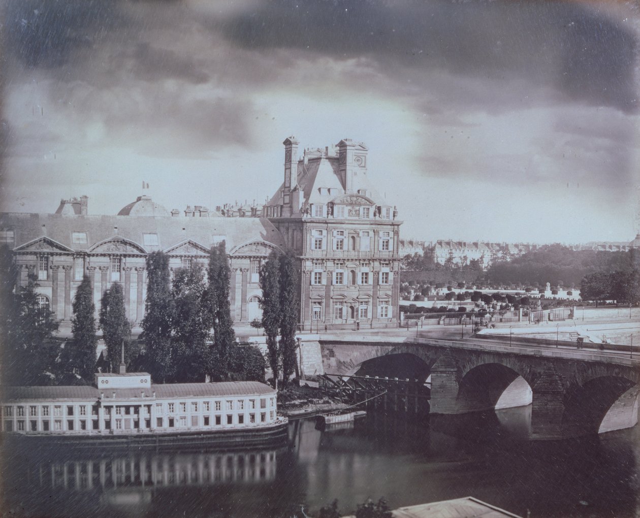 ルーブル美術館とチュイルリーの眺め、1850年頃（ダゲレオタイプ） 作： フランスの写真家