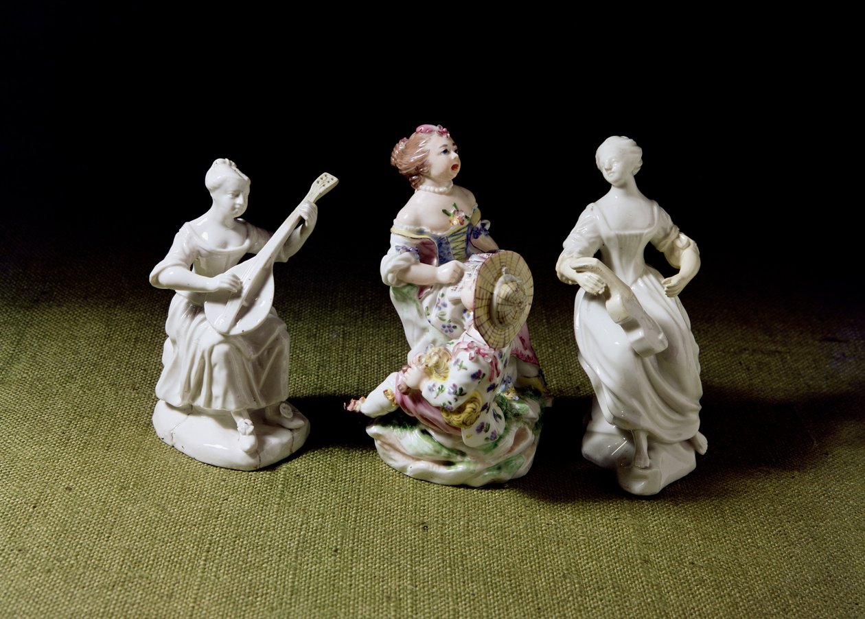 歌手、リュート奏者、ギタリストのメネシー磁器グループ（磁器） 作： フランス語学校