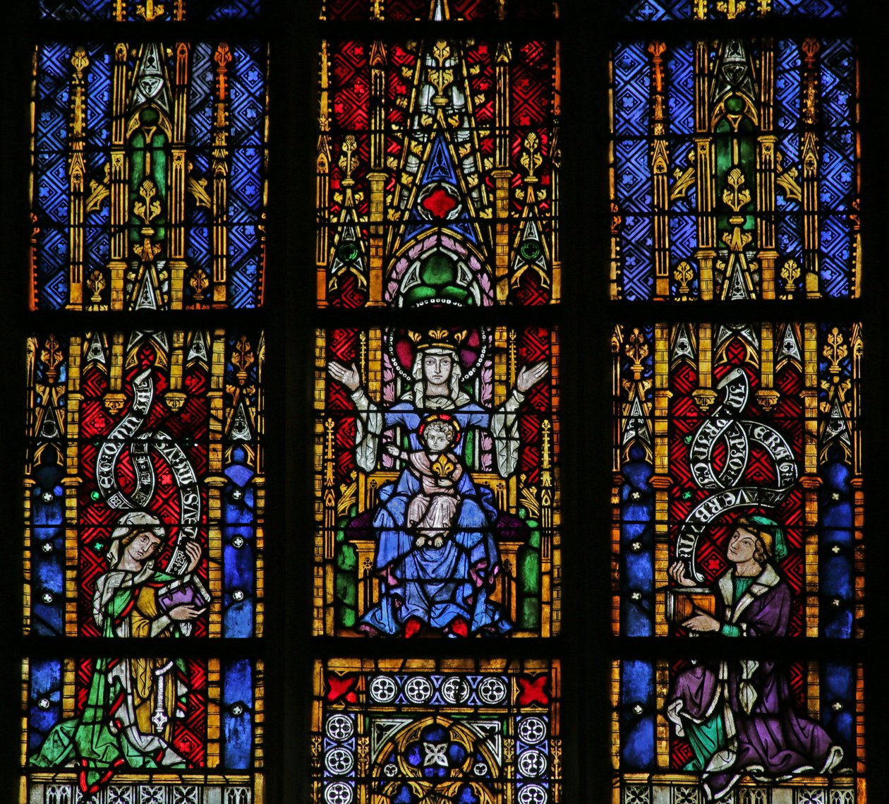 寄付者と聖母子を描いたウィンドウc。 1320年、14-20世紀 作： フランス語学校