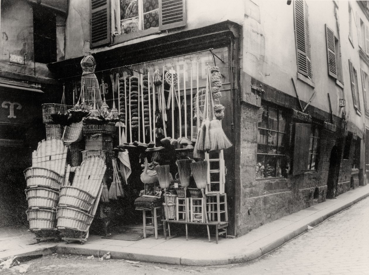 パリのバスケットショップ（モノクロ写真 作： フランスの写真家