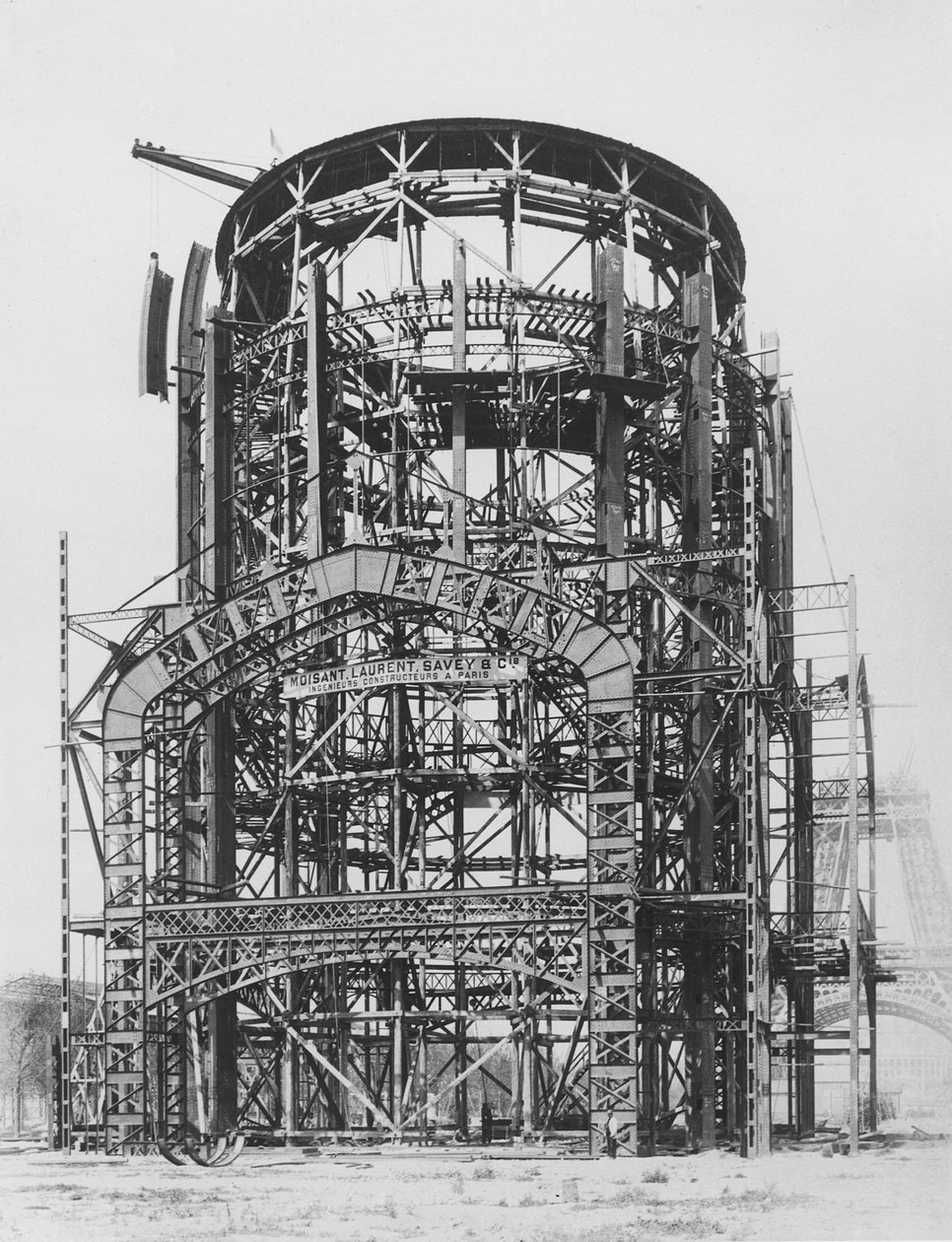 1888年パリ万国博覧会のグランドドームセントラルの建設 作： フランスの写真家