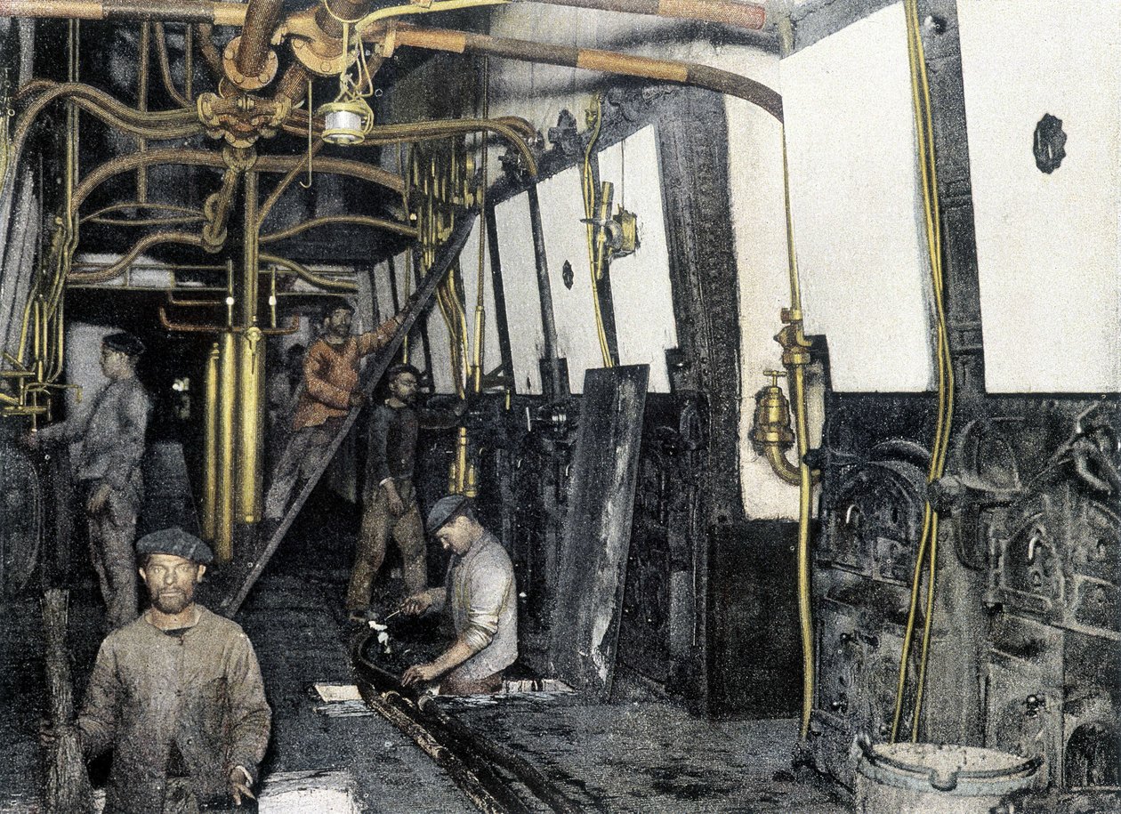 フランス海軍、19世紀後半：船倉とボイラー室の清掃 - Bibl. des Arts deco. 作： フランスの写真家