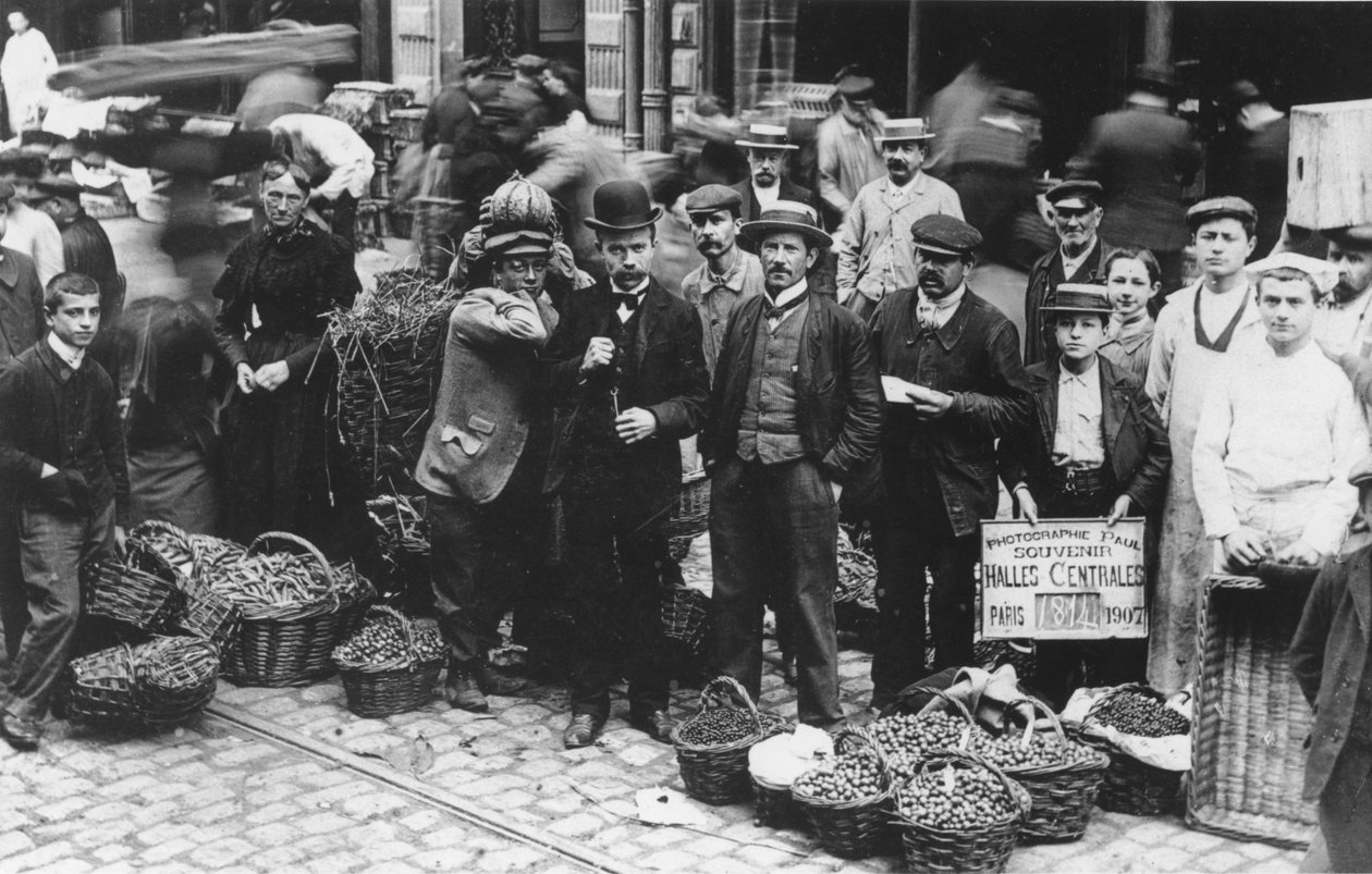 レアールマーケットの庭師、パリ、1907年 作： フランスの写真家