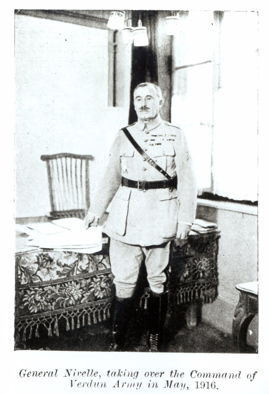 ロバート・ニヴェル将軍（1856-1924）1916年5月、ヴェルダンで陸軍の指揮を引き継ぐ（bw写真） 作： フランスの写真家