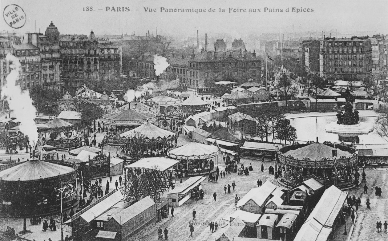 王座見本市、ナシオン広場、パリ 作： フランスの写真家