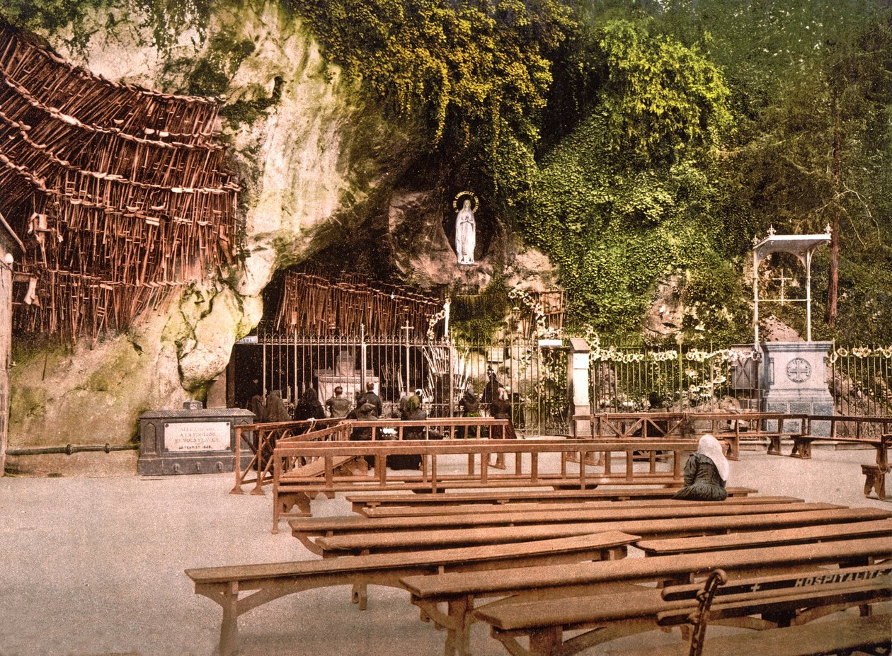 ルルドの聖母、1890年〜1900年 作： フランスの写真家