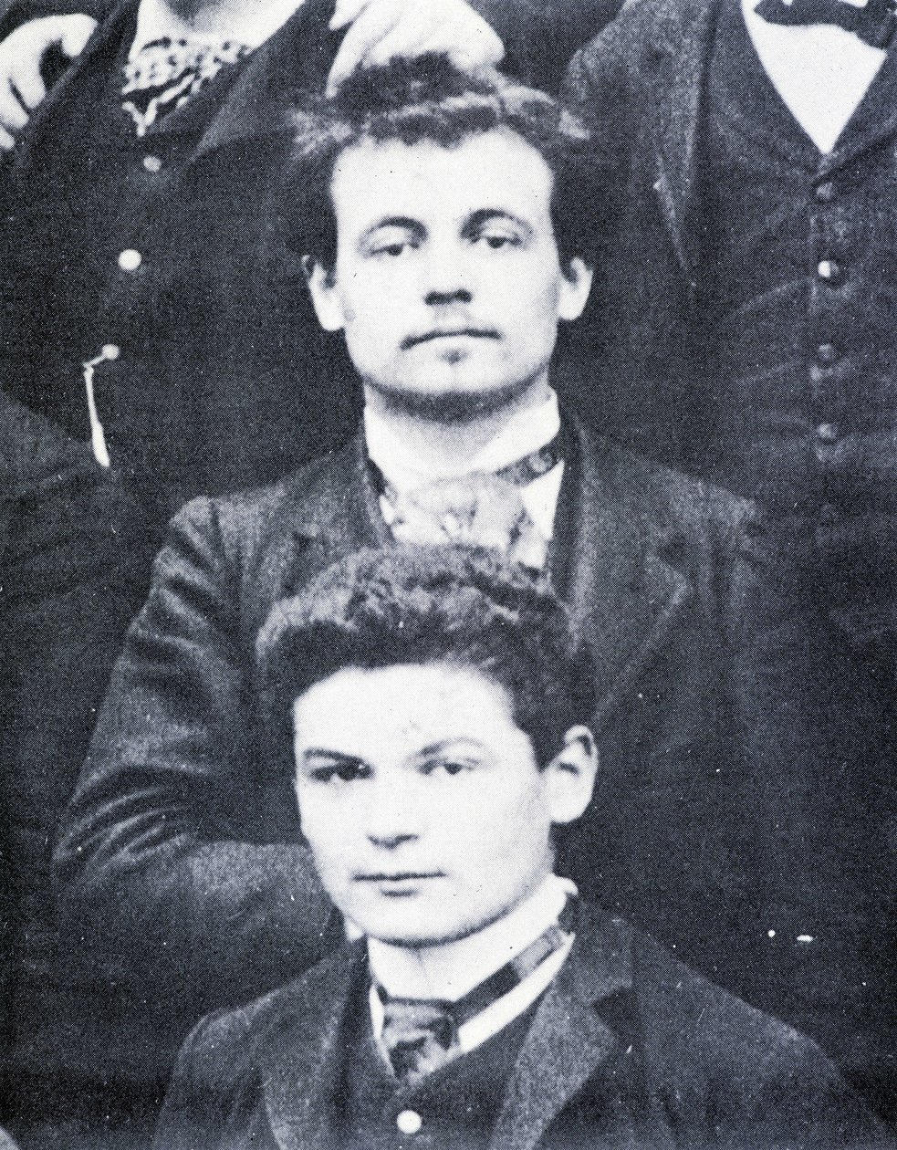 ポートレート。アルフレッド・ジャリ（1873-1907）とファルグ（1876-1947）、パリのリセ・アンリ4世にて - 写真 作： フランスの写真家