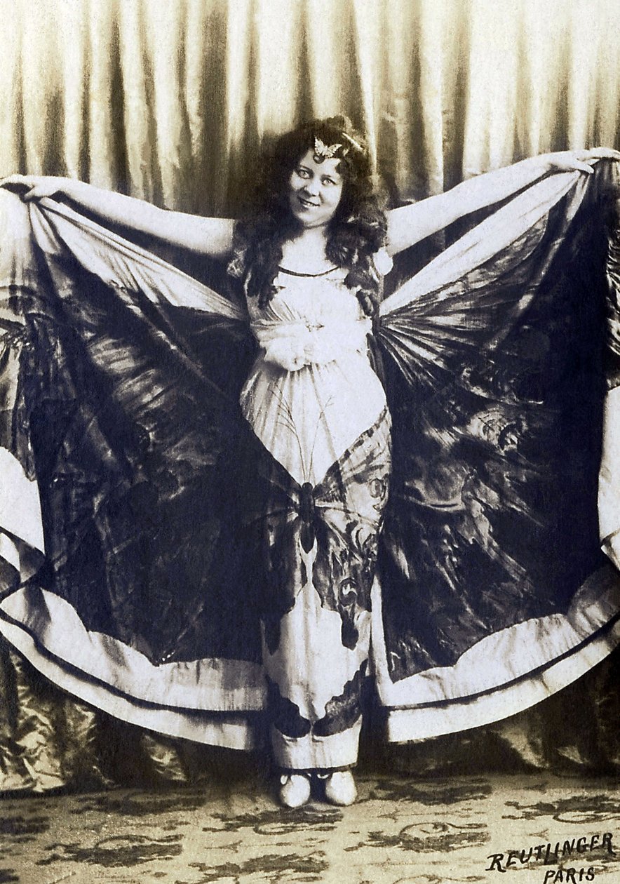 アメリカのコメディアン、シンガー、ダンサー、ロイエ・フラー（1862-1928）の肖像。 作： フランスの写真家
