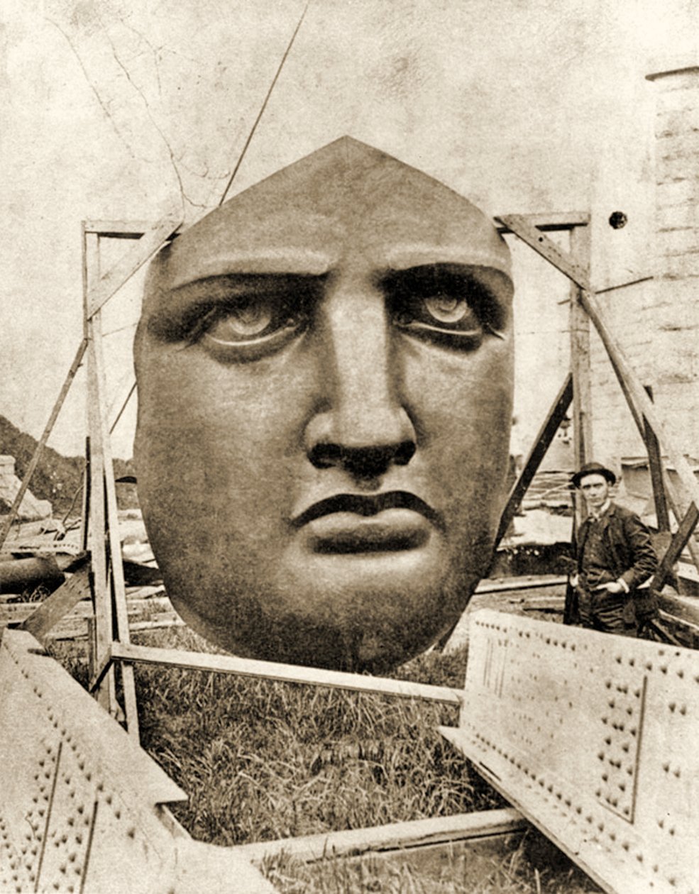 自由の女神の建設、顔の詳細、c.1876 作： フランスの写真家