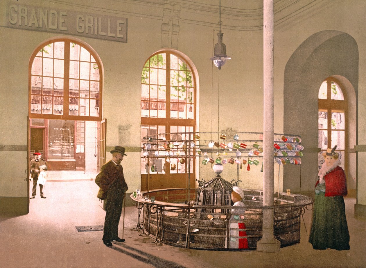 グラングリルのソースでグラスで販売されているヴィシースプリングウォーター、1890〜1900年 作： フランスの写真家