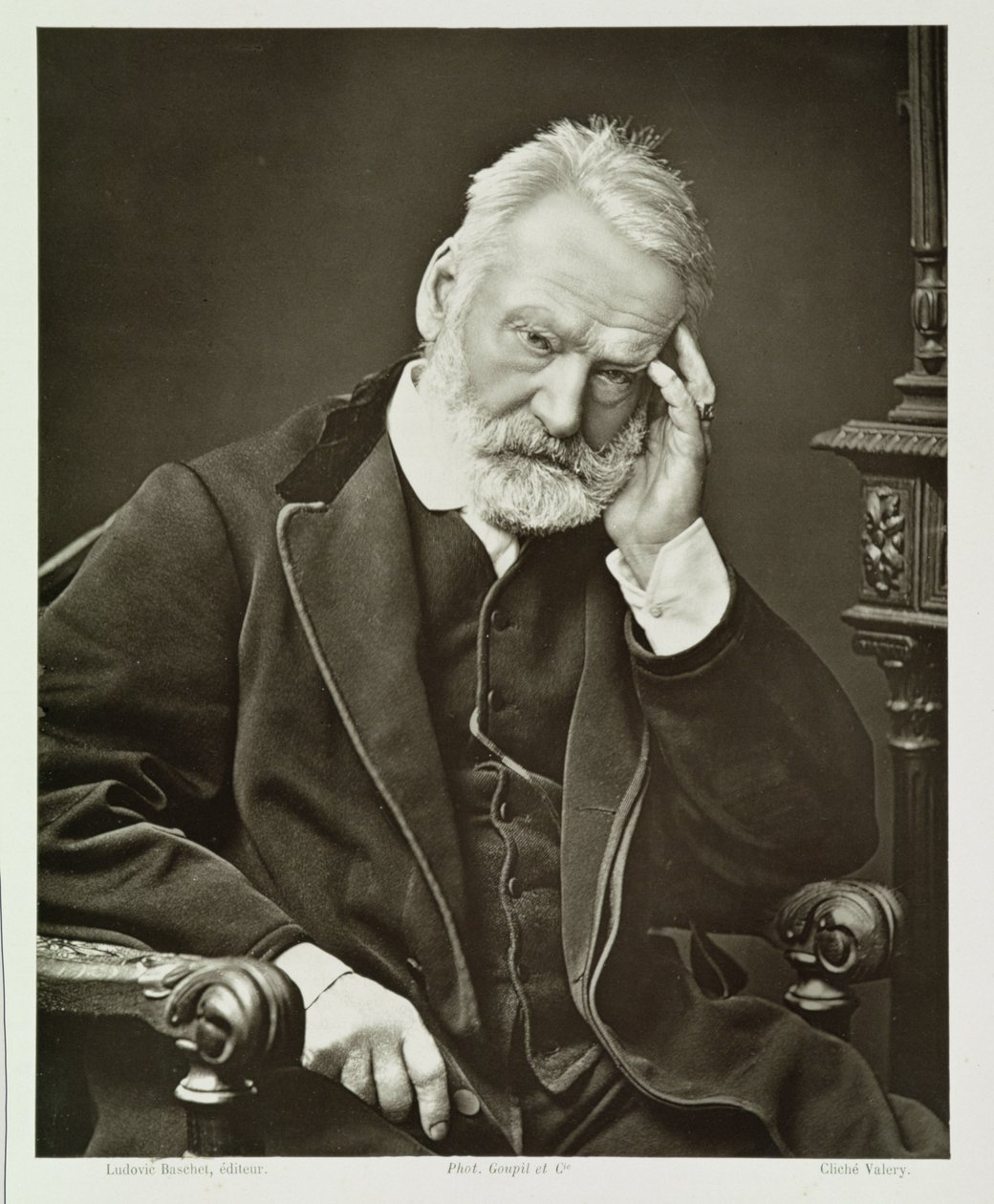 ヴィクトルユーゴー（1802年〜85年）、ギャラリーコンテンポラリーネ、1874-78年頃 作： フランスの写真家