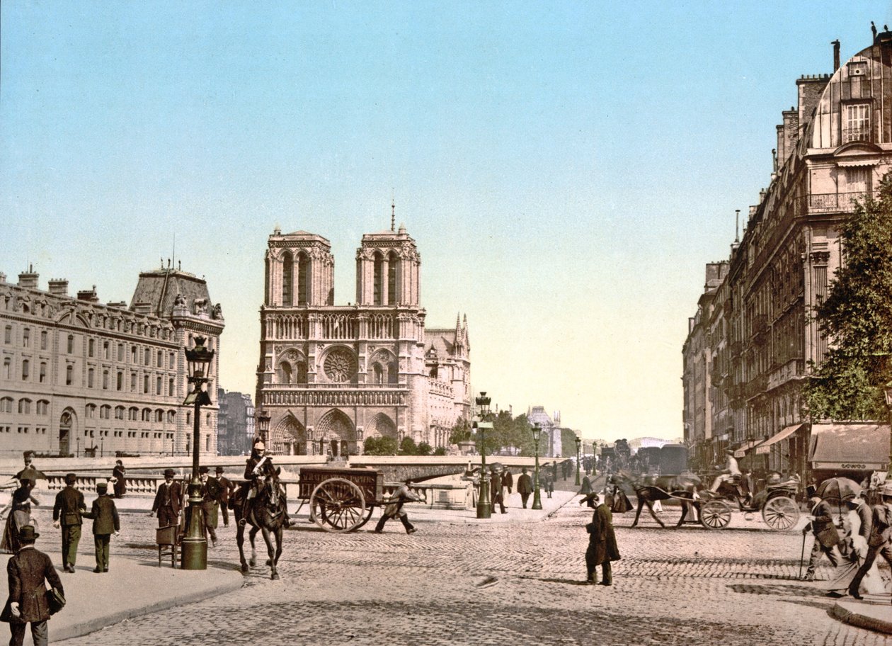ノートルダム寺院の西側ファサード、およびパリのポンサンミッシェルのパブ。 c。1900 作： フランスの写真家