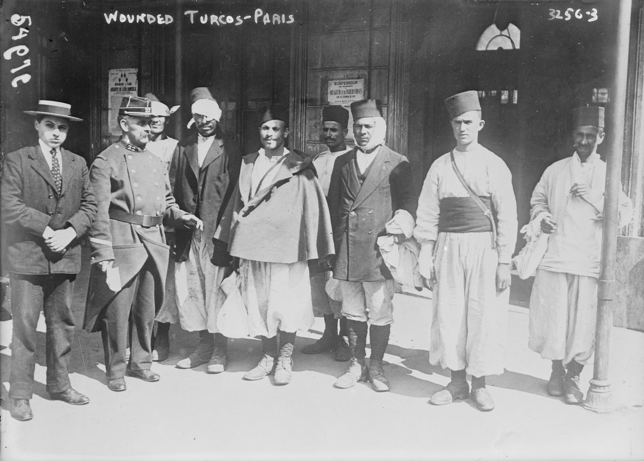 パリの傷ついたターコス、1914 作： フランスの写真家