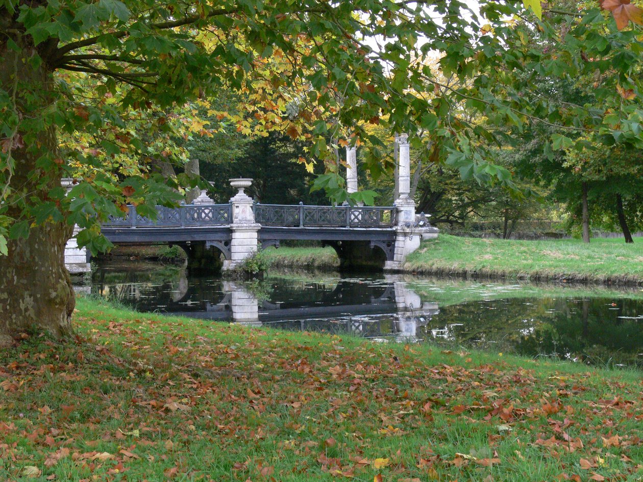 英国庭園の橋、ルポンデグランデオムの眺め 作： フランス語学校