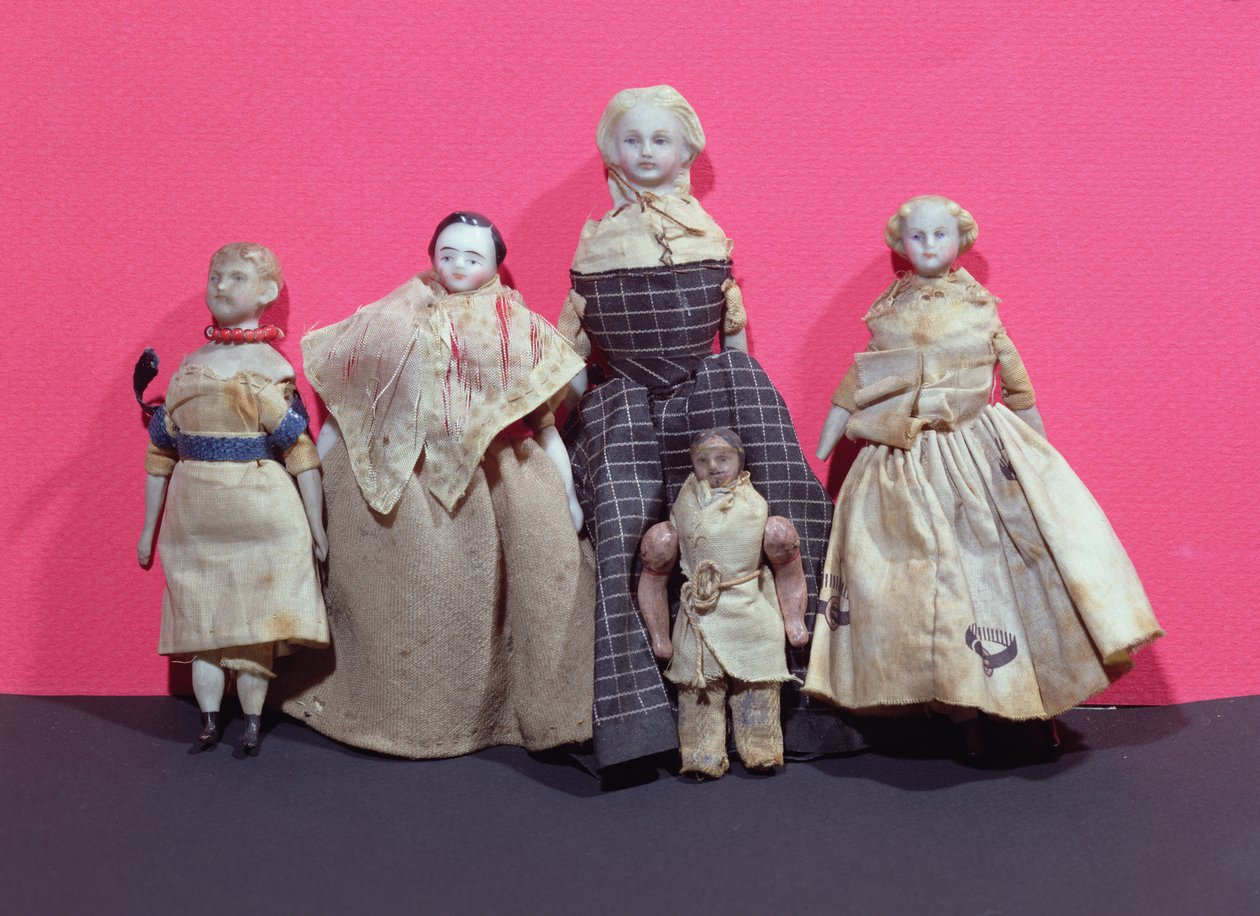人形のコレクション。オノレドバルザック（1799〜1850年）がラコメディフーミーヌの補佐官のメモとして使用した可能性がある。 作： フランス語学校