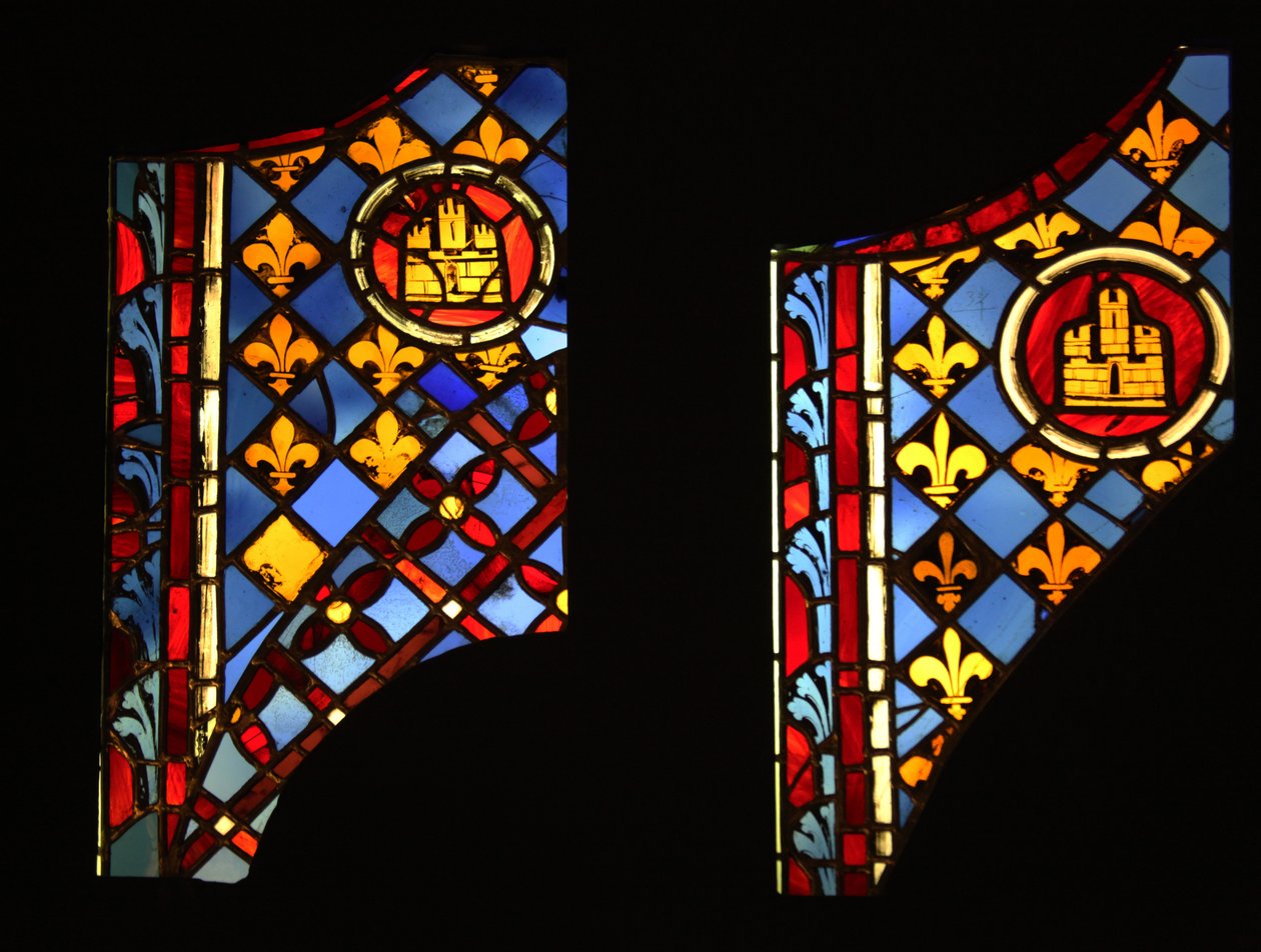 紋章のパネルを描いた例、Ste Chapelle 作： フランス語学校