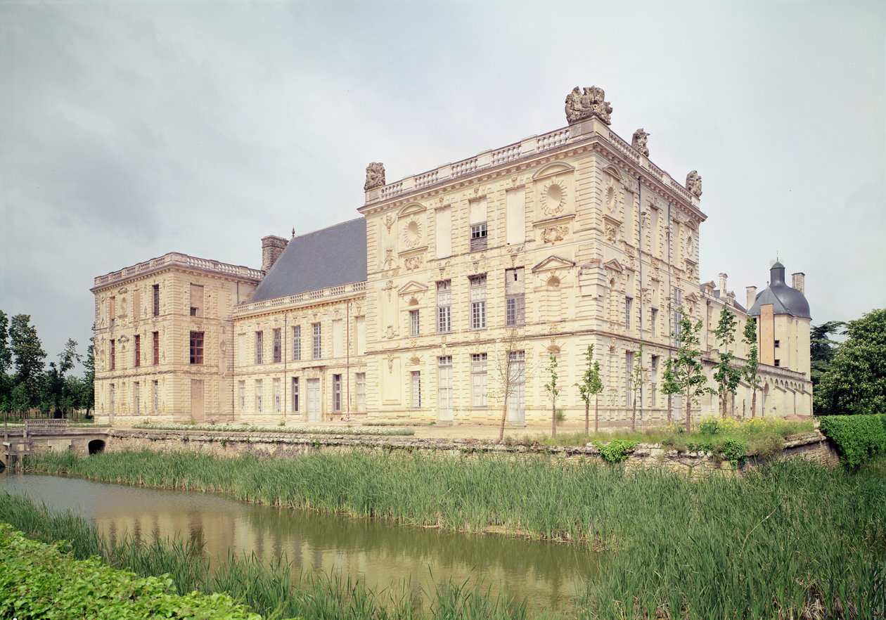 1518-49年に建てられた城の外観 作： フランス語学校