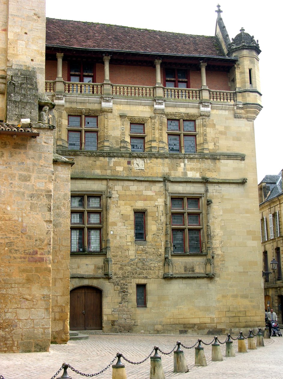 法廷の家 作： フランス語学校