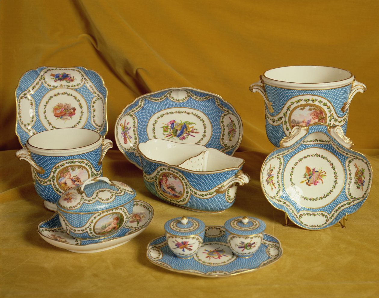 セーヴルメルボルンサービス、1770-71（ソフトペースト磁器）の一部 作： フランス語学校